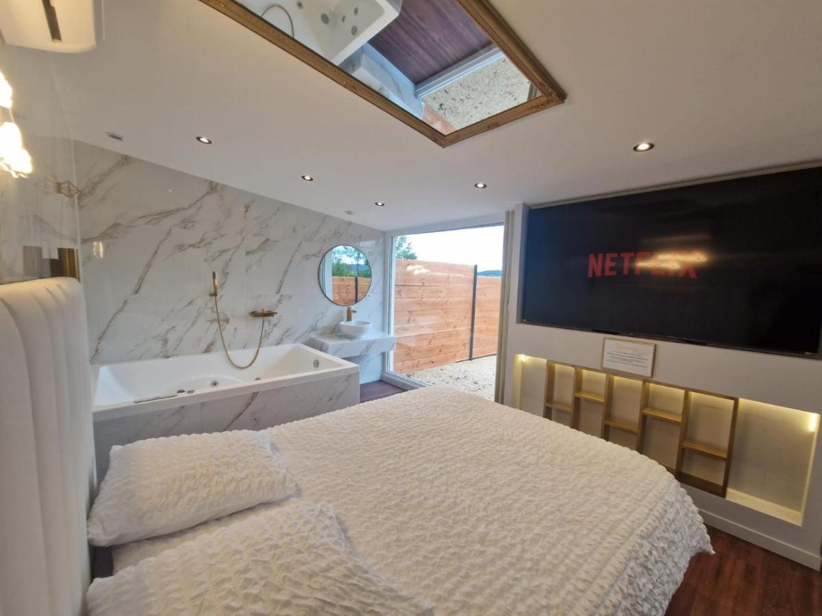 L'Experience Love Room Saint-Jean-Bonnefonds 외부 사진