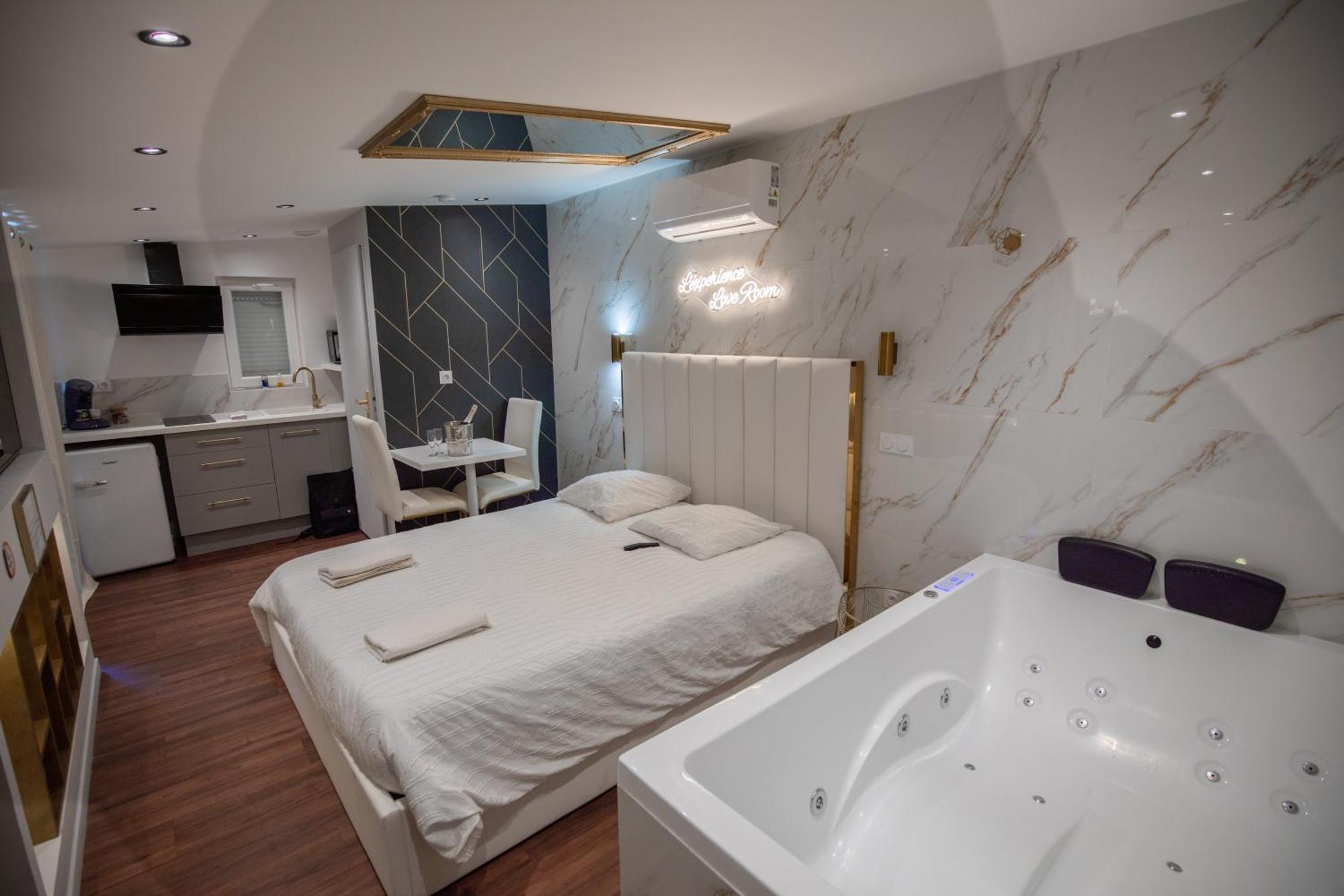 L'Experience Love Room Saint-Jean-Bonnefonds 외부 사진