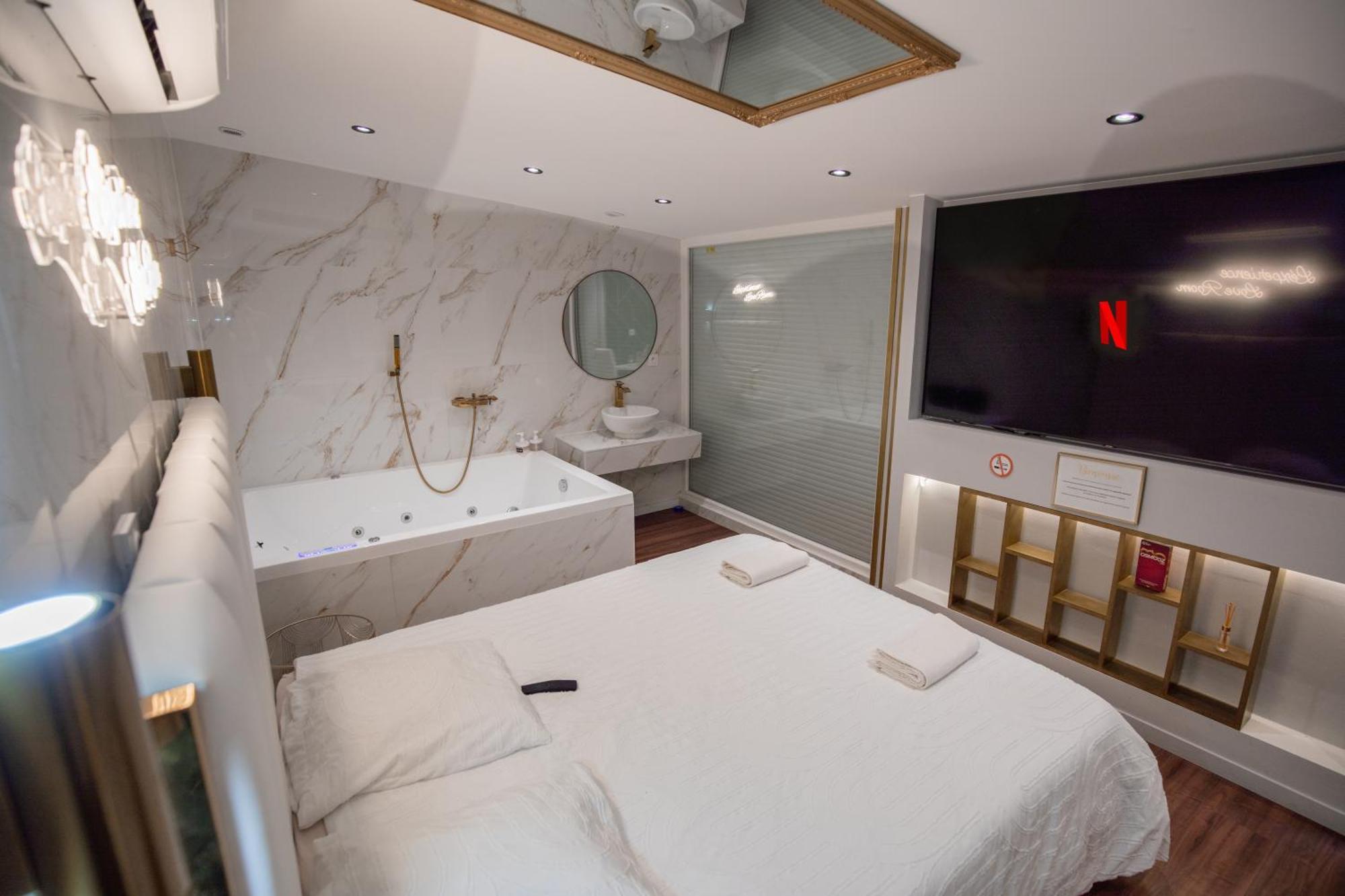 L'Experience Love Room Saint-Jean-Bonnefonds 외부 사진