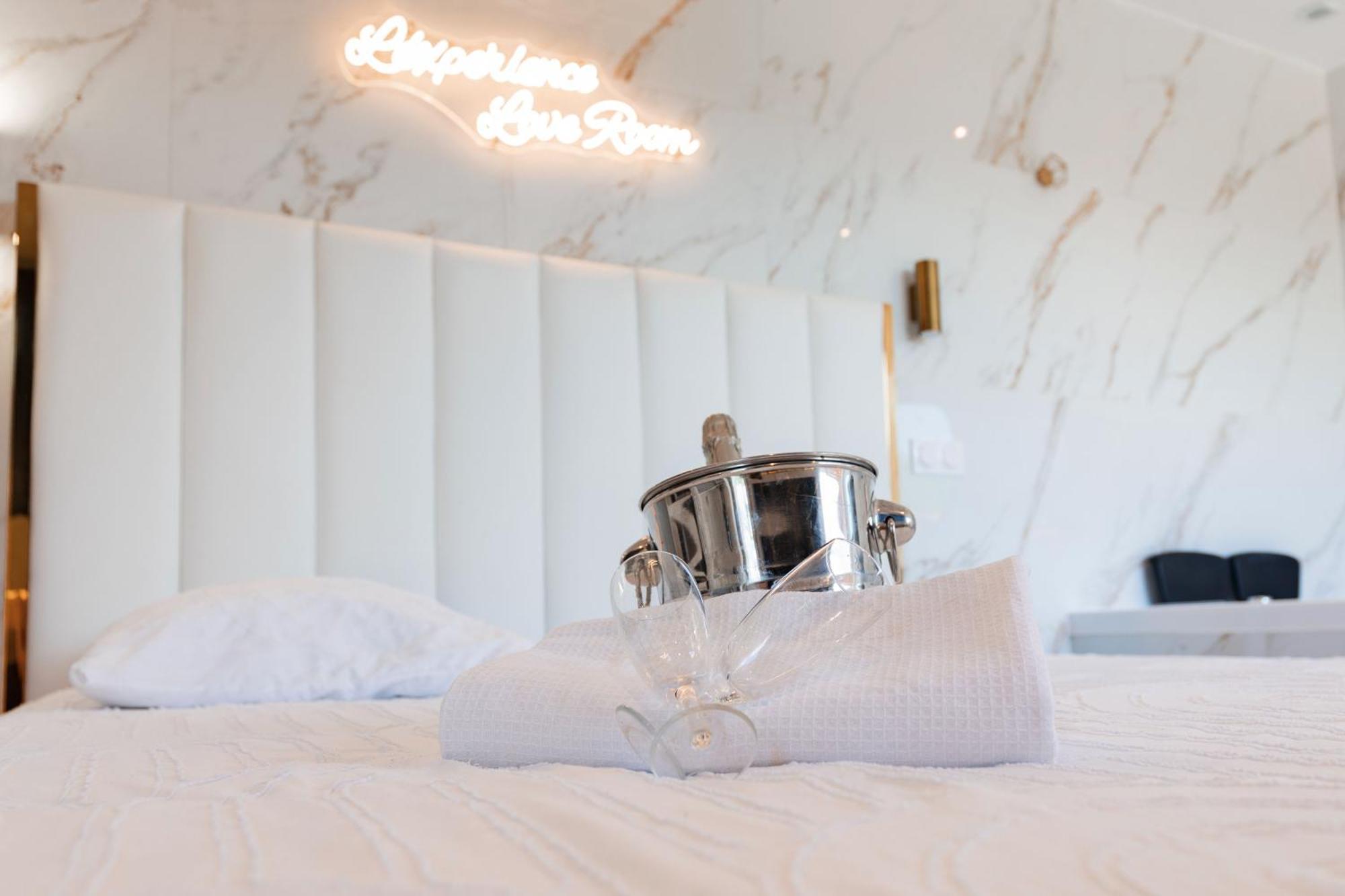 L'Experience Love Room Saint-Jean-Bonnefonds 외부 사진