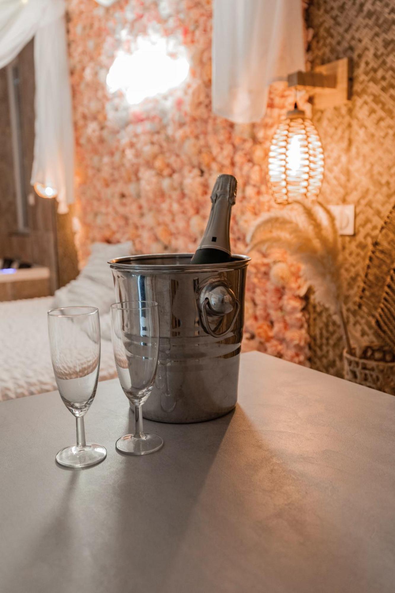 L'Experience Love Room Saint-Jean-Bonnefonds 외부 사진