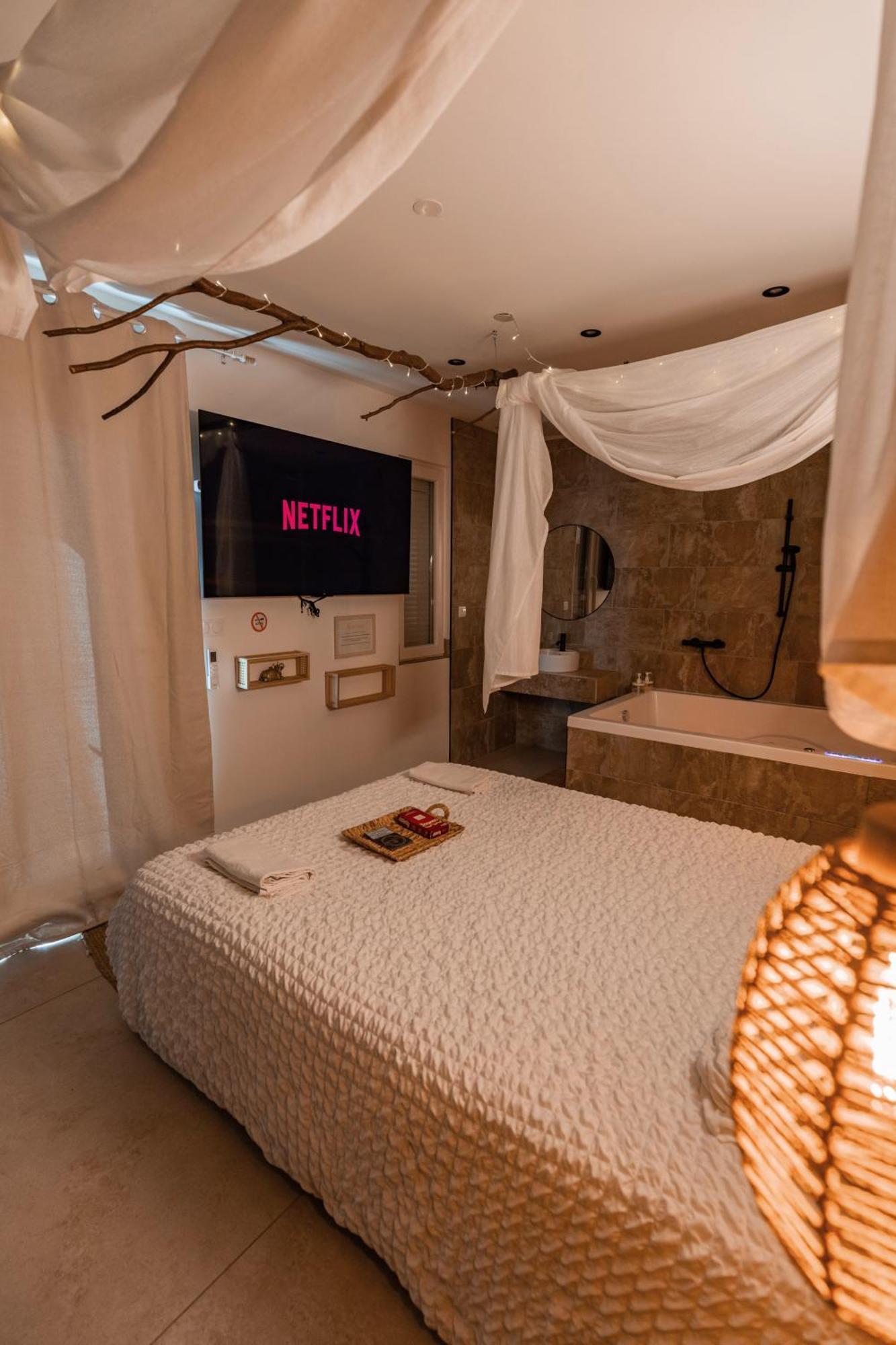 L'Experience Love Room Saint-Jean-Bonnefonds 외부 사진